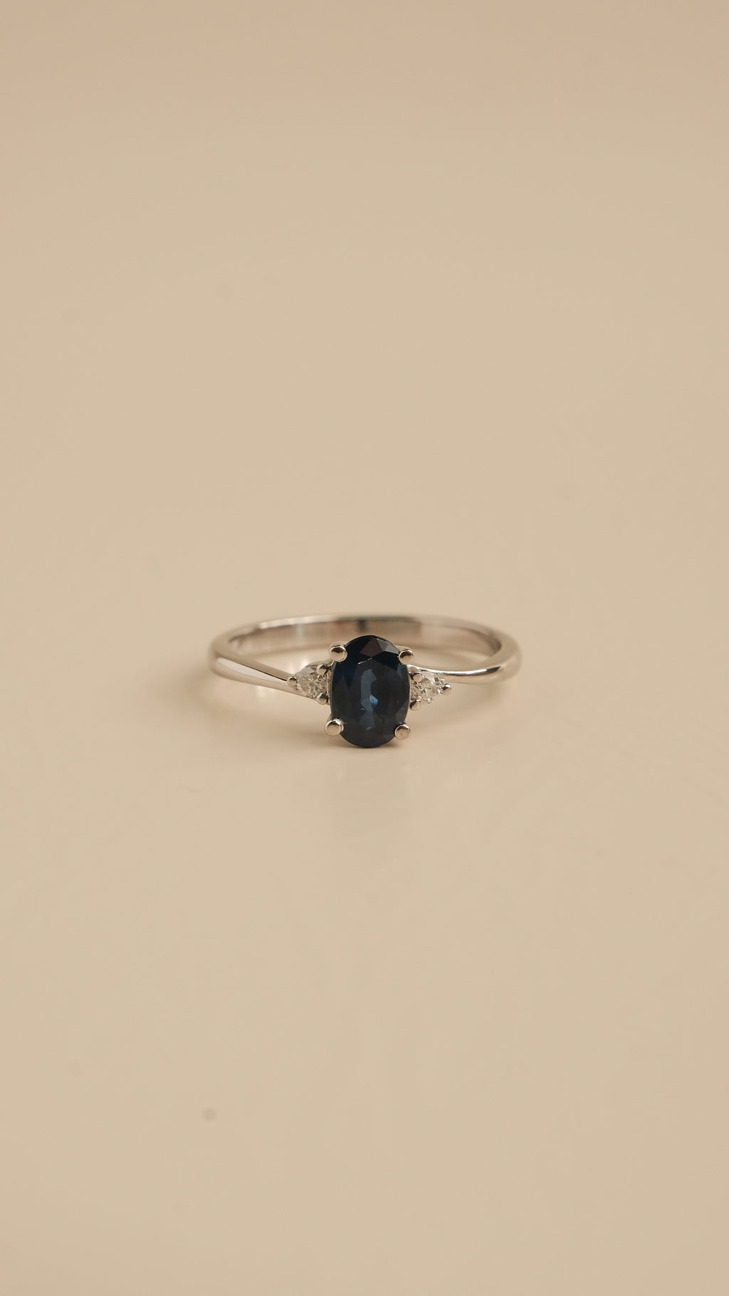 Anora Ring