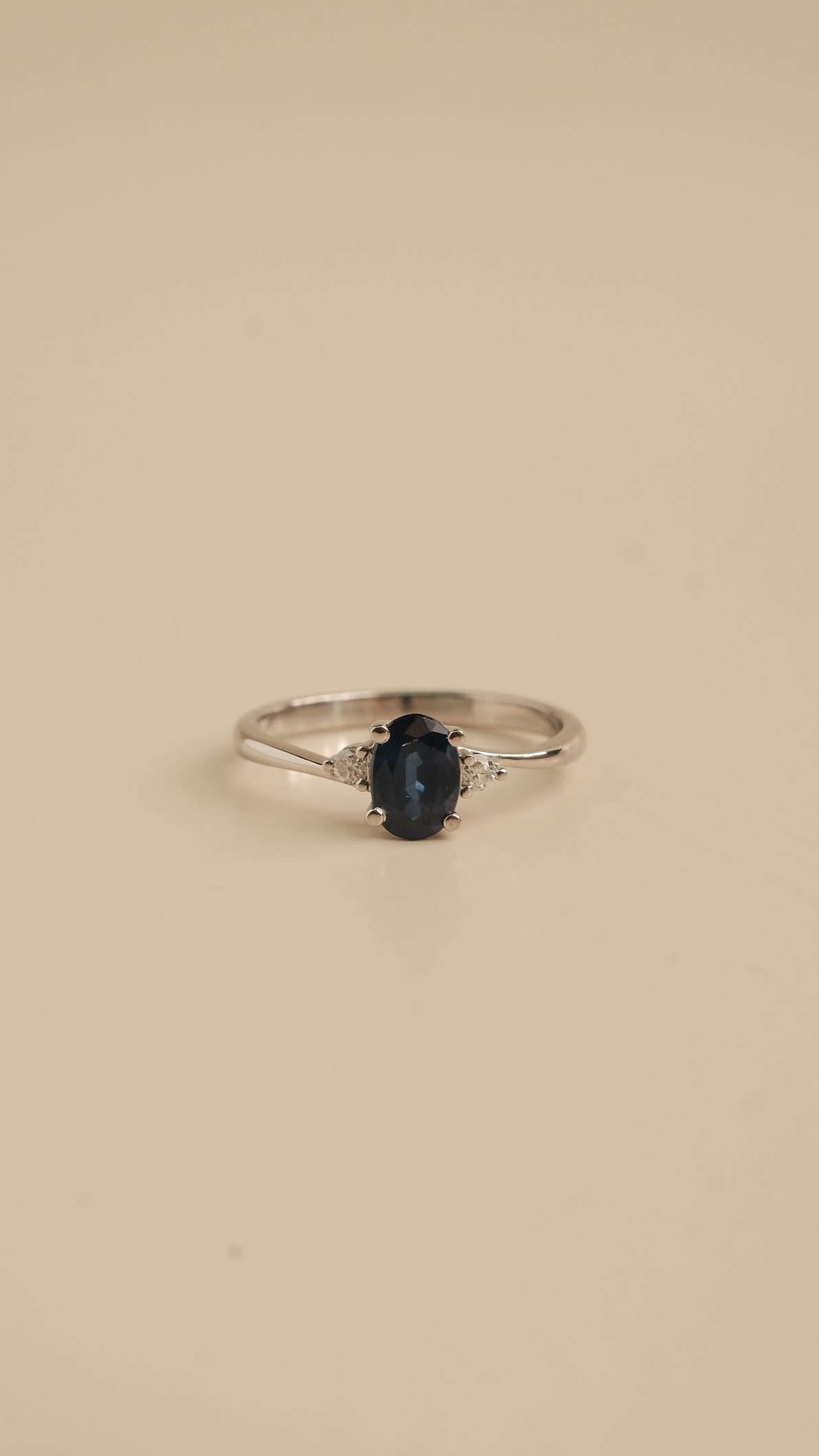 Anora Ring